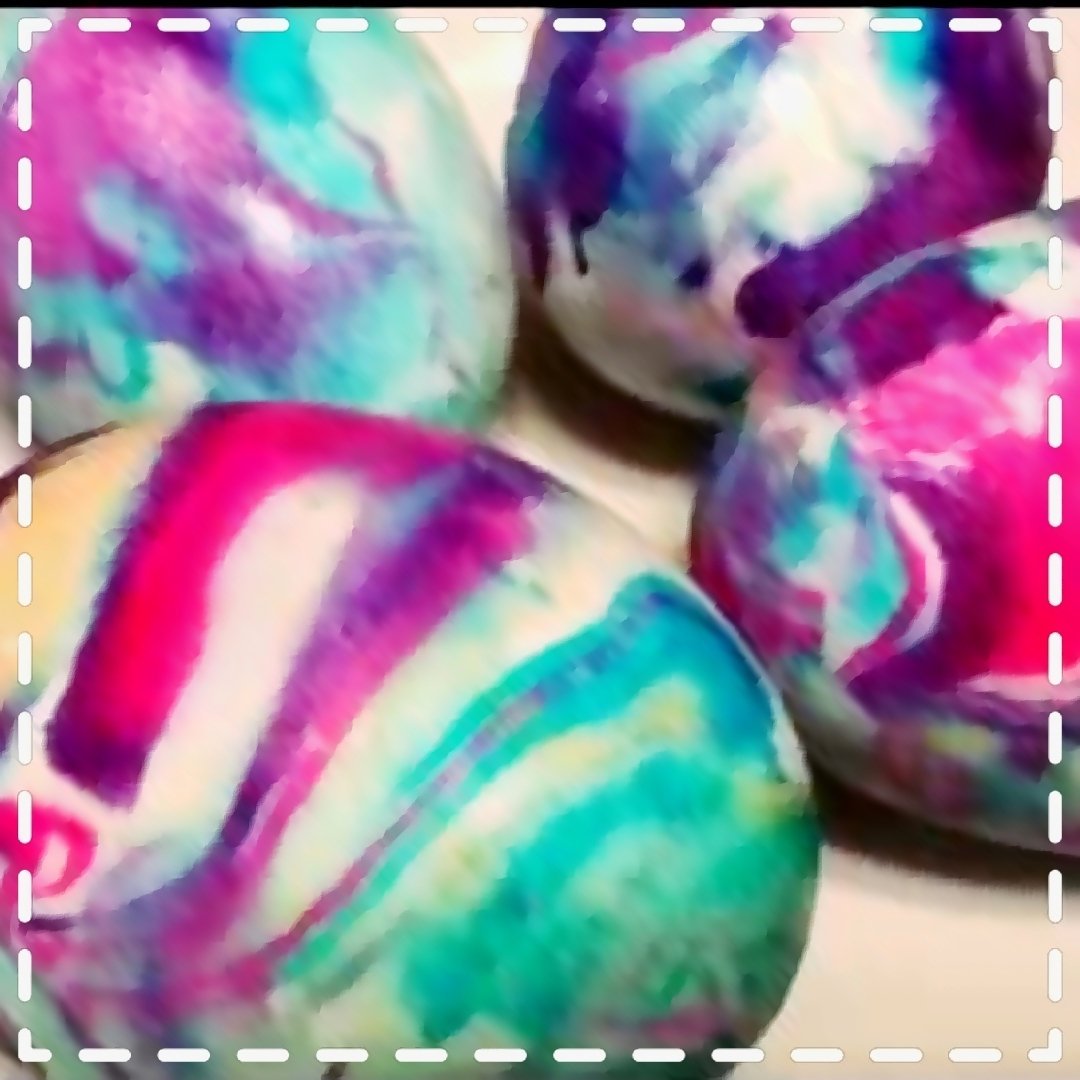 SaultJill's tweet photo. Dyeing Easter eggs with cool whip was such a fun experience  I wish I knew about this earlier!

#EastereggsxCoolwhip https://t.co/u2awHBFg1I