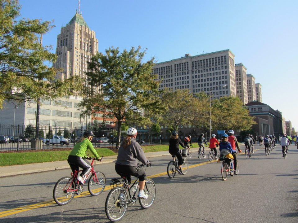 TourdeTroit's tweet photo. It's time to get out and enjoy the city sans motor!
Whether you simply go for a walk or gear up for a ride, spend some time today enjoying the city. #EarthDay #EnjoyDetroit https://t.co/MZ6qY383Ba