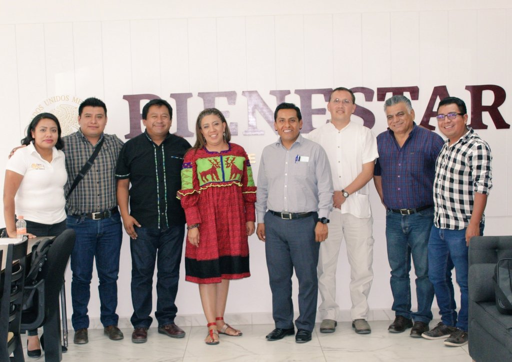 RigobertoGomez_'s tweet photo. Reunión de coordinación entre @SADER_MEX @BienestarMxOax @INPImx para la incorporación de pequeños productores de #Oaxaca al programa #ProducciónParaElBienestar @vmva1950 @victor_suarez @NancyOrtizOax @DEELAYUUK @nagatuni https://t.co/Uxw0ufiykh