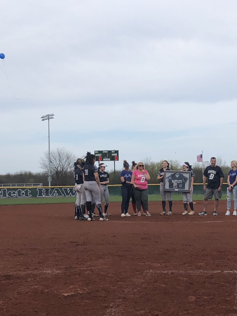 bartlett_hsSB's tweet photo. Game suspended top of the fifth inning, 1 out runner on first base.
@SStormsoftball 3, @bartlett_hsSB 0. Photos from the pregame ceremony honoring @lindz520 And her family. https://t.co/O1DUaHlINf