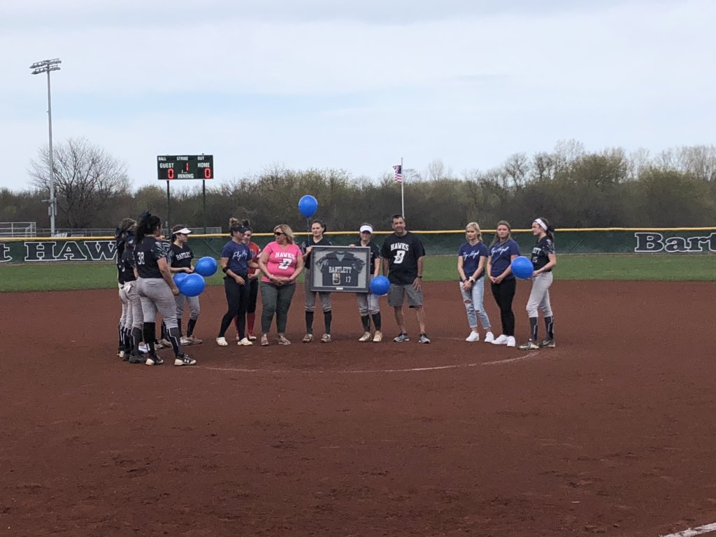 bartlett_hsSB's tweet photo. Game suspended top of the fifth inning, 1 out runner on first base.
@SStormsoftball 3, @bartlett_hsSB 0. Photos from the pregame ceremony honoring @lindz520 And her family. https://t.co/O1DUaHlINf