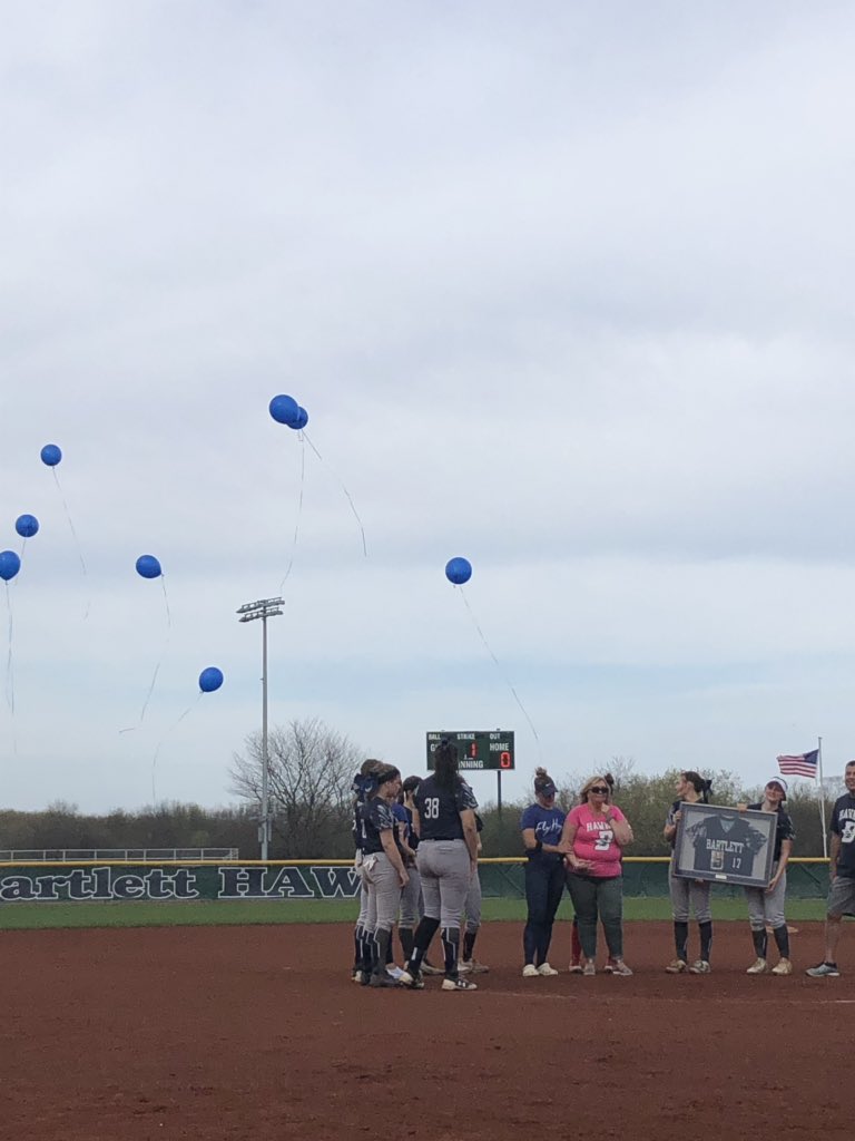 bartlett_hsSB's tweet photo. Game suspended top of the fifth inning, 1 out runner on first base.
@SStormsoftball 3, @bartlett_hsSB 0. Photos from the pregame ceremony honoring @lindz520 And her family. https://t.co/O1DUaHlINf