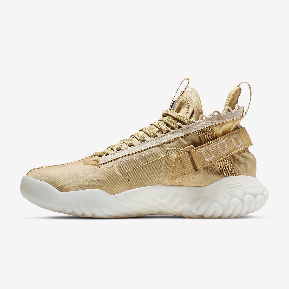 J23app's tweet photo. Jordan Proto-React “Club Gold” available now direct on @nikestore 

Link -> https://t.co/6DIfjUd7C3 https://t.co/whpCglj7wZ