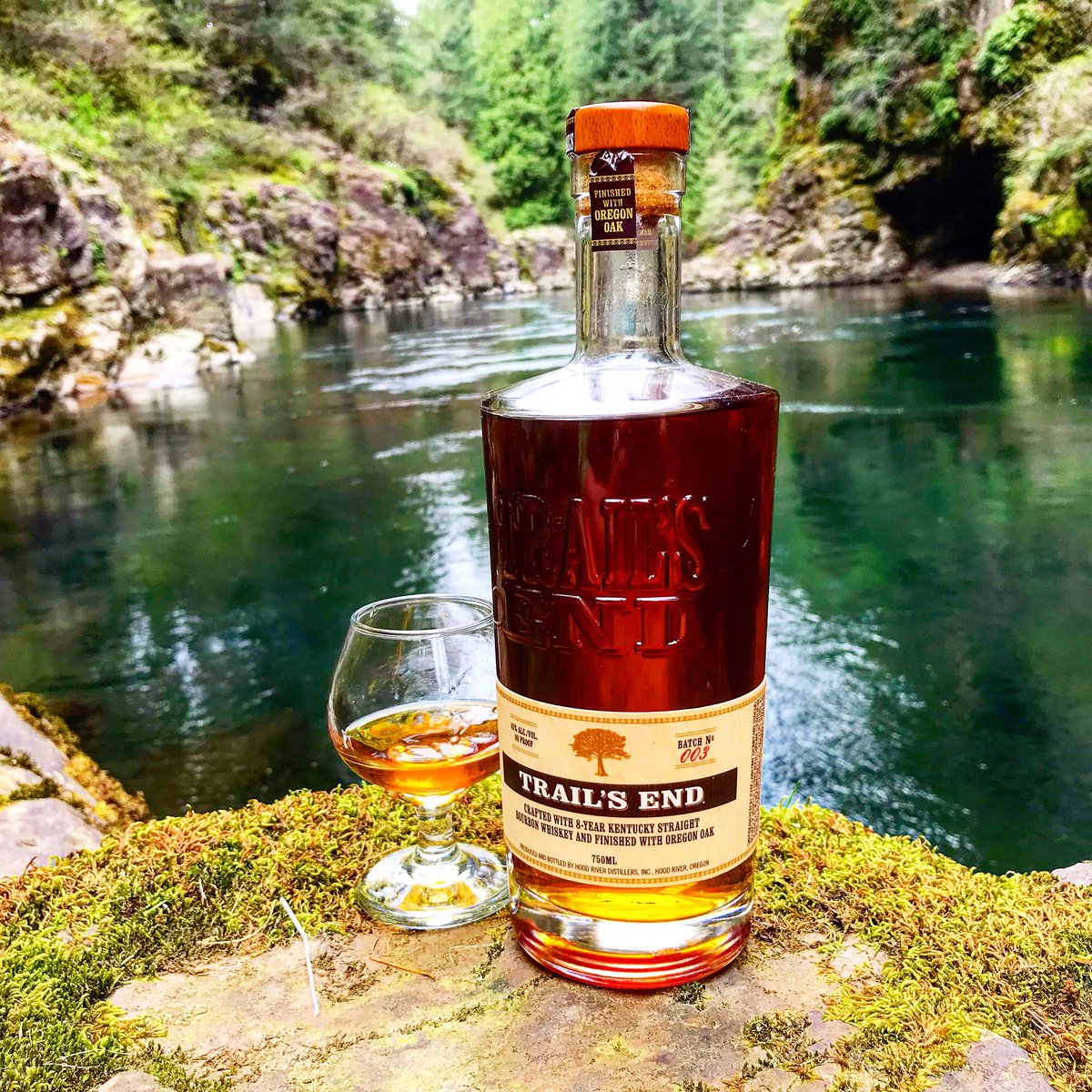 liquidlibation2's tweet photo. Trail’s End bourbon finished with Oregon oak tastes of toasted walnuts, candied fruit, allspice and vanilla. Of course it’s great to enjoy at the end of a trail 😉🥃🥃cheers! #liquidlibations #trailsend #bourbon #whiskey #whiskeygeek #pnw #earthday2019 #exploreoutdoors #Monday https://t.co/K0qZIt3oCb