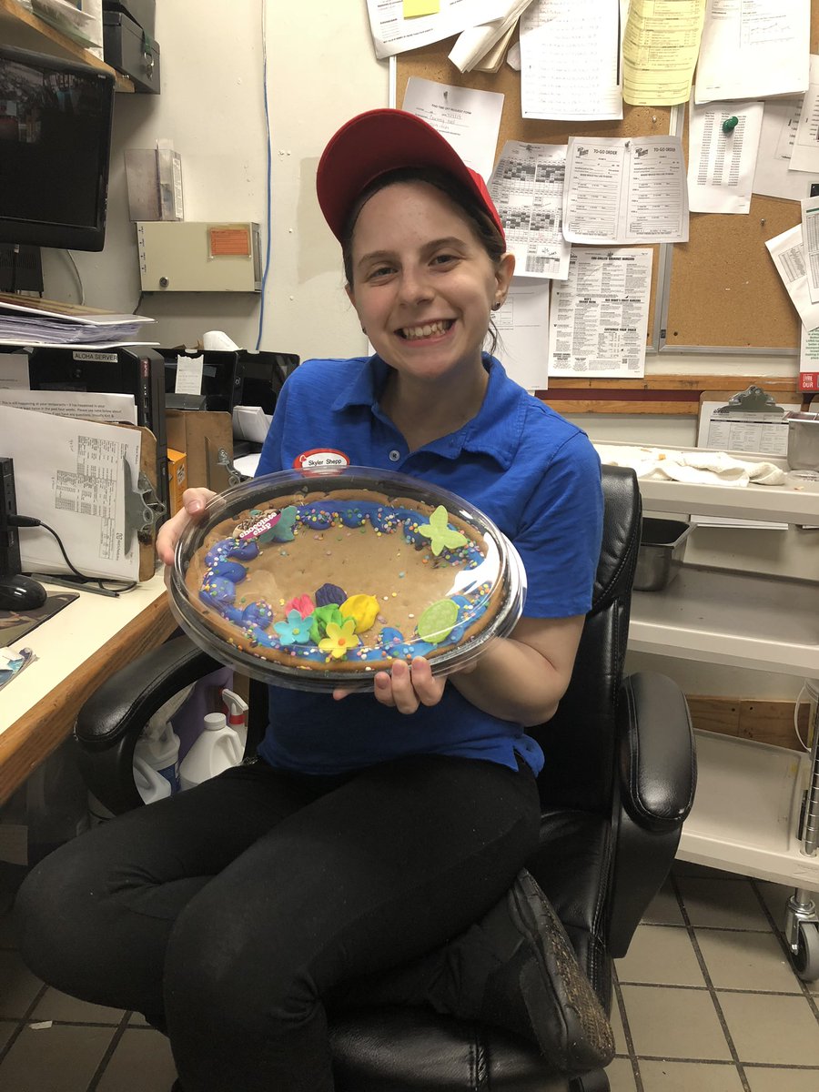 SheppSkyler's tweet photo. Thank you for my Cookie Cake Erin! I’ll miss you when I transfer to Stroudsburg 💙 #LVRGFunaf  @HRATYOURSERVICE #coworker @sander_erin #teamnorthampton #teamstroudsburg https://t.co/5eVO2DWm4f
