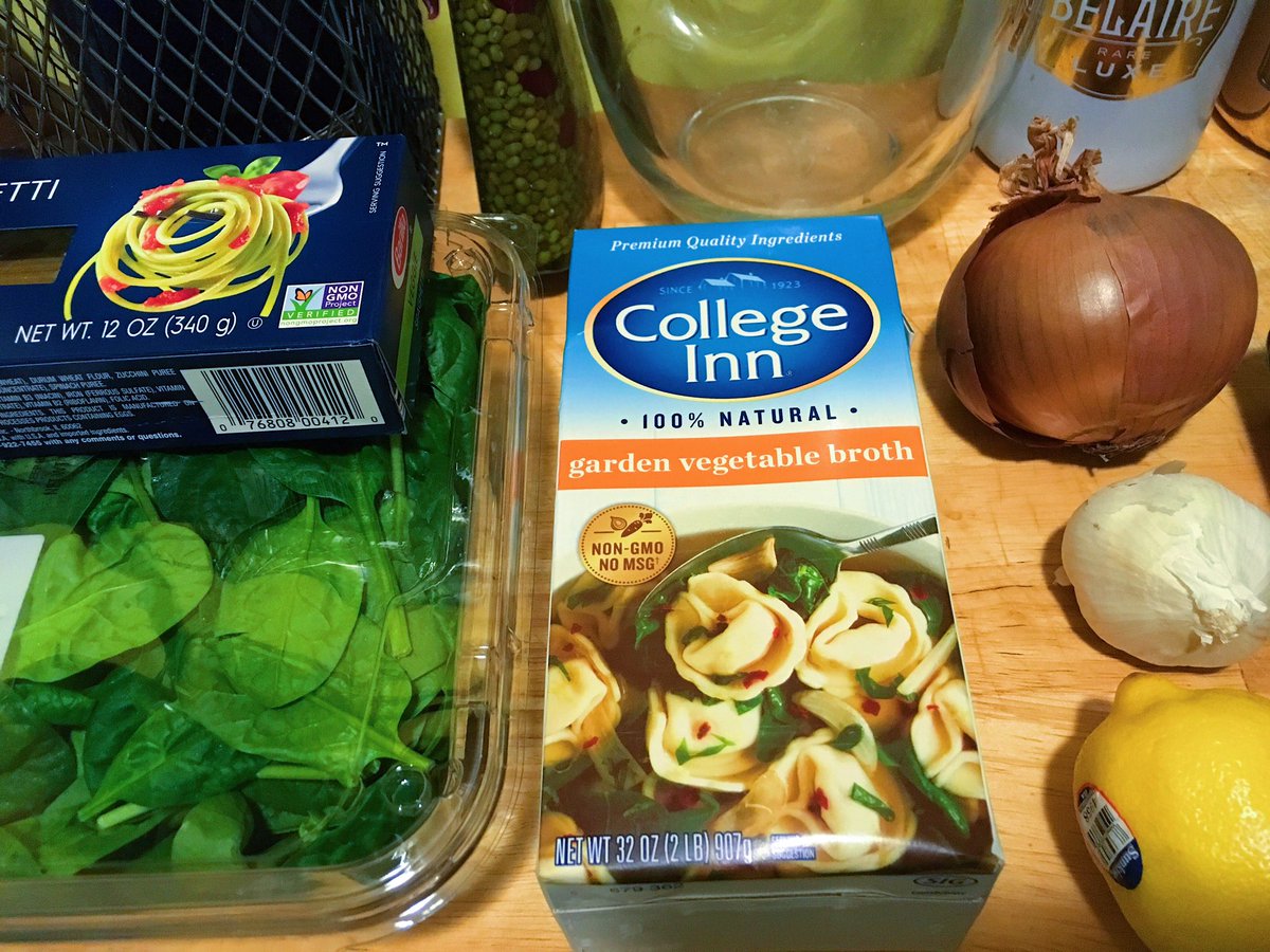 The_BlackBeauty's tweet photo. #Vegan dinner for tonight! Spinach and lemon spaghetti!ππππ½ #RayLeJune
INGREDIENTS
1 onion, chopped
3 cloves of garlic, minced
2 1/2 cups vegetable broth
1 cup canned coconut milk (full fat)
9 oz spaghetti
Spinach https://t.co/ejieWQs9rr