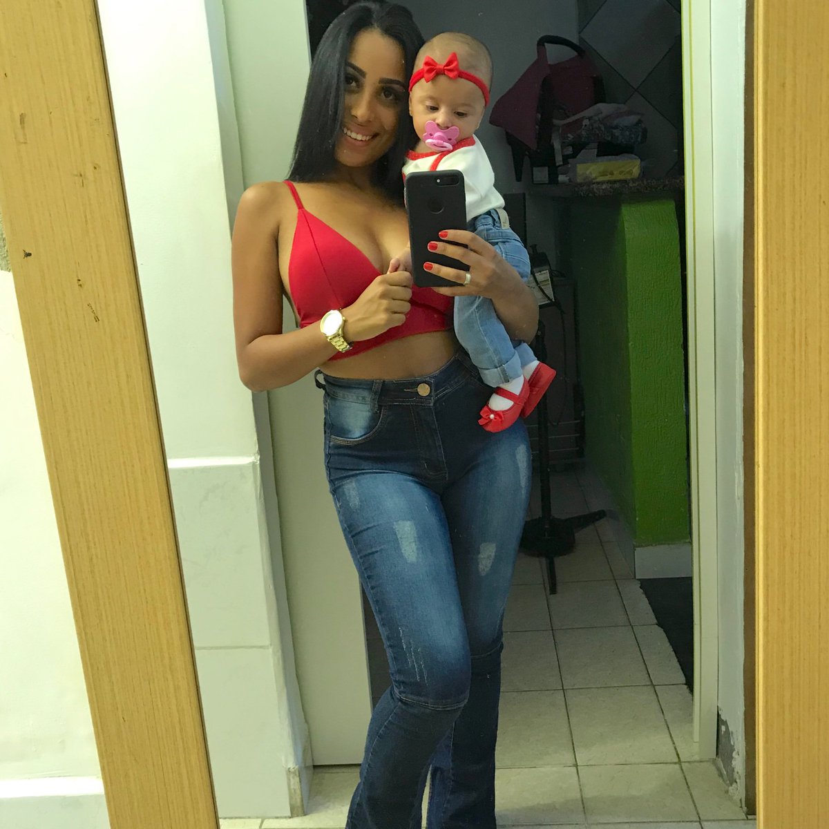 Lilyropcha's tweet photo. Sou a pessoa mais completa desse mundo depois que vc chegou 🥰👩‍👧 https://t.co/fmWVLY4WXl