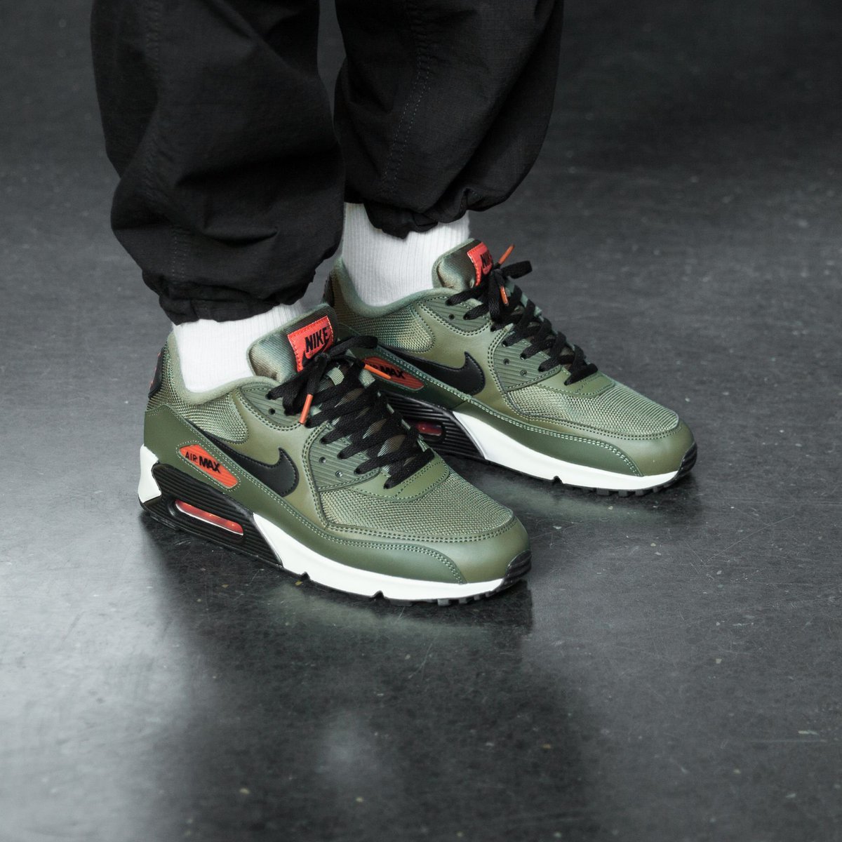 air max 90 medium olive black team orange