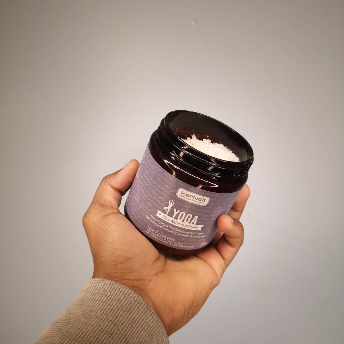 Our 100% handcrafted Serenity Bath Salts are the perfect way to treat yourself after a long day at work. Our expertly blended combination of Jasmine, Sandalwood and Lavender are curated to hydrate and refresh, while relaxing the body and calming the mind #Scentuals