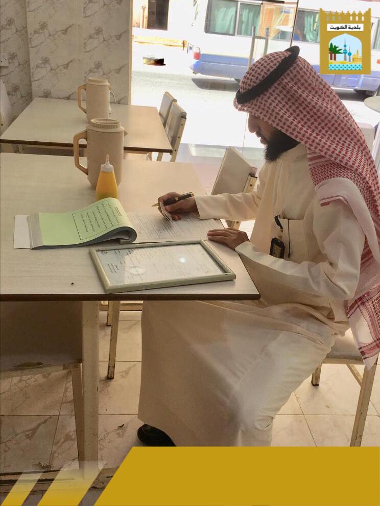 فريق طوارئ الأحمدي يحرر 12 مخالفات إعلان ويزيل 74 إعلانا عشوائيا من شوارع المحافظة