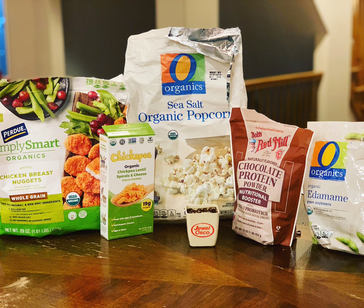 tragal17's tweet photo. I know it’s not perfect - life is anything but - but here’s a pic of tonight’s dinner items, that I put together using some of the #NaturalOrganic foods I’ve been purchasing @jewelosco. Grateful for the opportunity to promote these & dozens of other brands! #EarthDay #GoGreen https://t.co/LToG64maVd