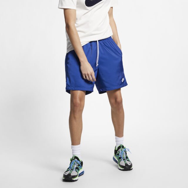 The Nike Sportswear Shorts have a breathable mesh lining and
