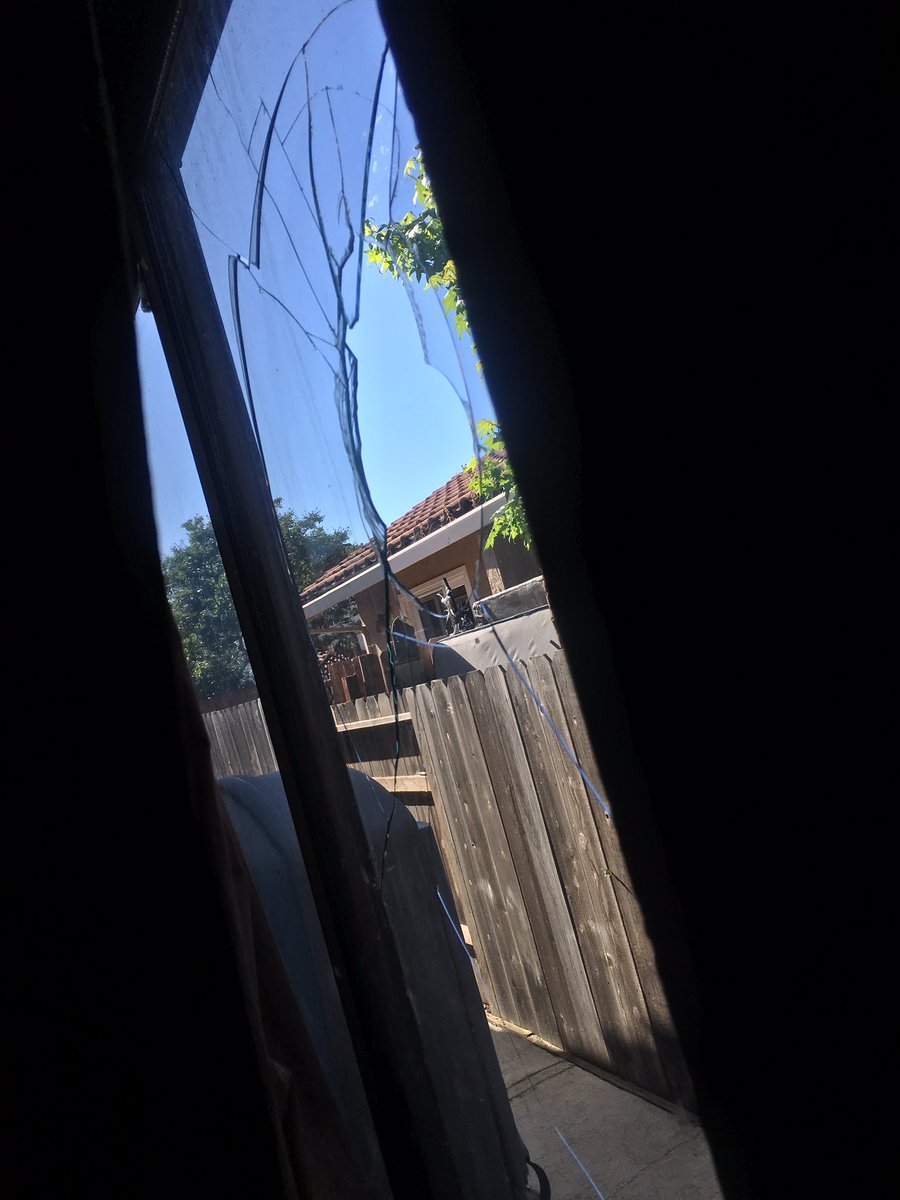 millygoskitz's tweet image. I swear my neighbors so nice they opened my window for me👏🏼👏🏼👏🏼👏🏼 #windowhack #bestdayever