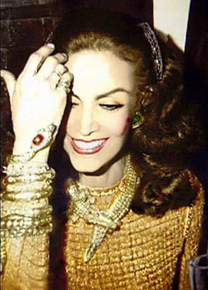 andregrupo's tweet photo. “No le tengo miedo ni a las canas ni a las arrugas ,sino a la falta de interés por la vida. No le tengo miedo a que me caigan los años encima, sino a caerme yo misma".

María Félix https://t.co/SWMmGD39pq