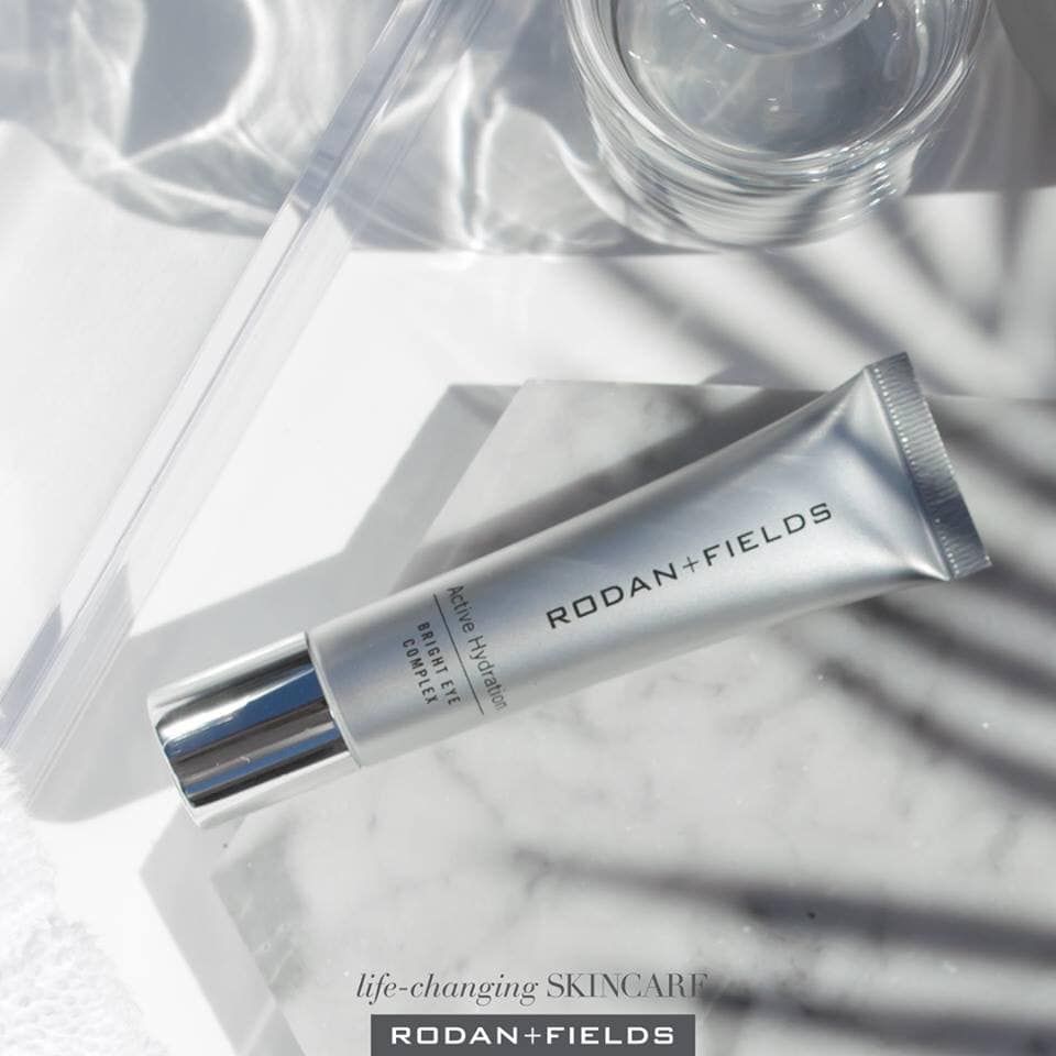 lizpolston's tweet image. 👀Annual Eye Exam: What’s the Difference Between #MultiFunctionEyeCream &amp;amp; #BrightEyeComplex?

👉🏻Multi-Function #Eye Cream reduces the look of #finelines and #wrinkles for a younger appearance. Bright Eye Complex brightens and de-puffs under eye area for a well-rested look.