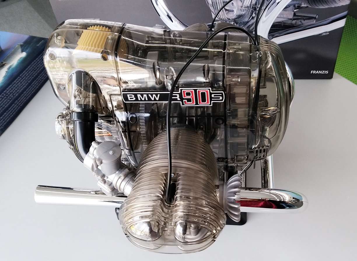 1/2 BMW R90S ボクサー フラット・ツイン エンジン プラモデル