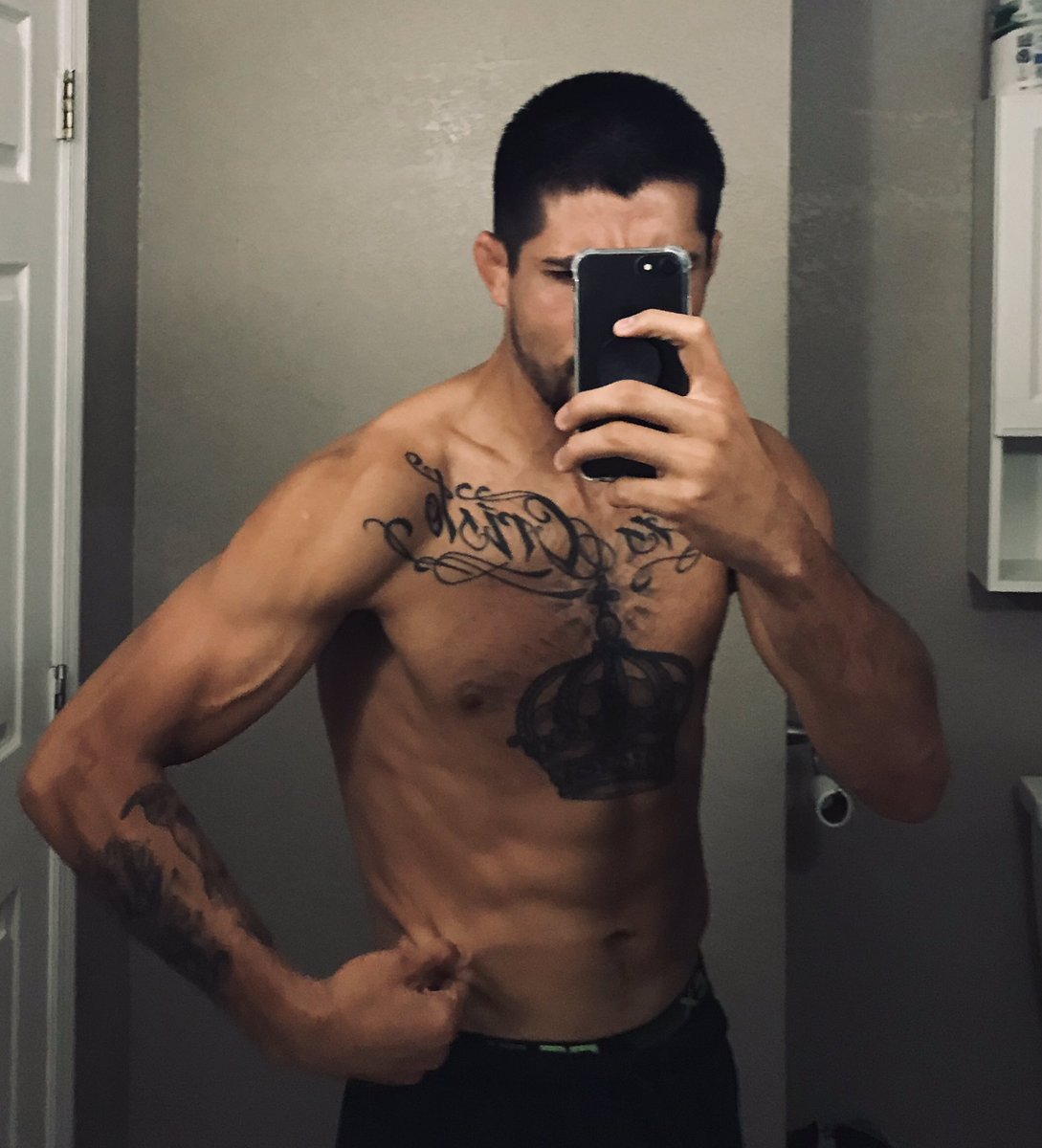 BuakawFelipe's tweet photo. Fight week @TitanFighting #titanfc54 champion 🏆 https://t.co/rQuCYclraa