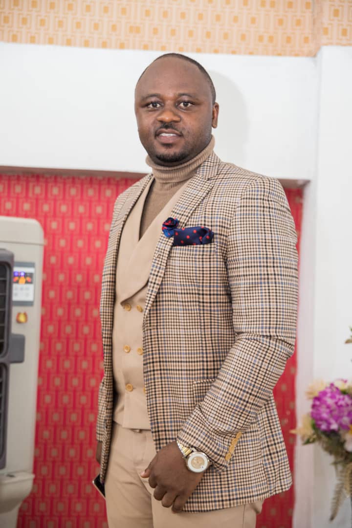 CurtisAhenkan's tweet photo. The GOSPEL IS NONSENSE to them that are PERISHING, but we're mandated to rescue the same with nothing but THE VERY GOSPEL THEY DESPISE! If not the Spirit of God at work, how else could this be possible?

Lord fill me up to the brim with Your Holy Spirit
#iMustNotFail
#SoulWinning https://t.co/Nc2H1tlS82