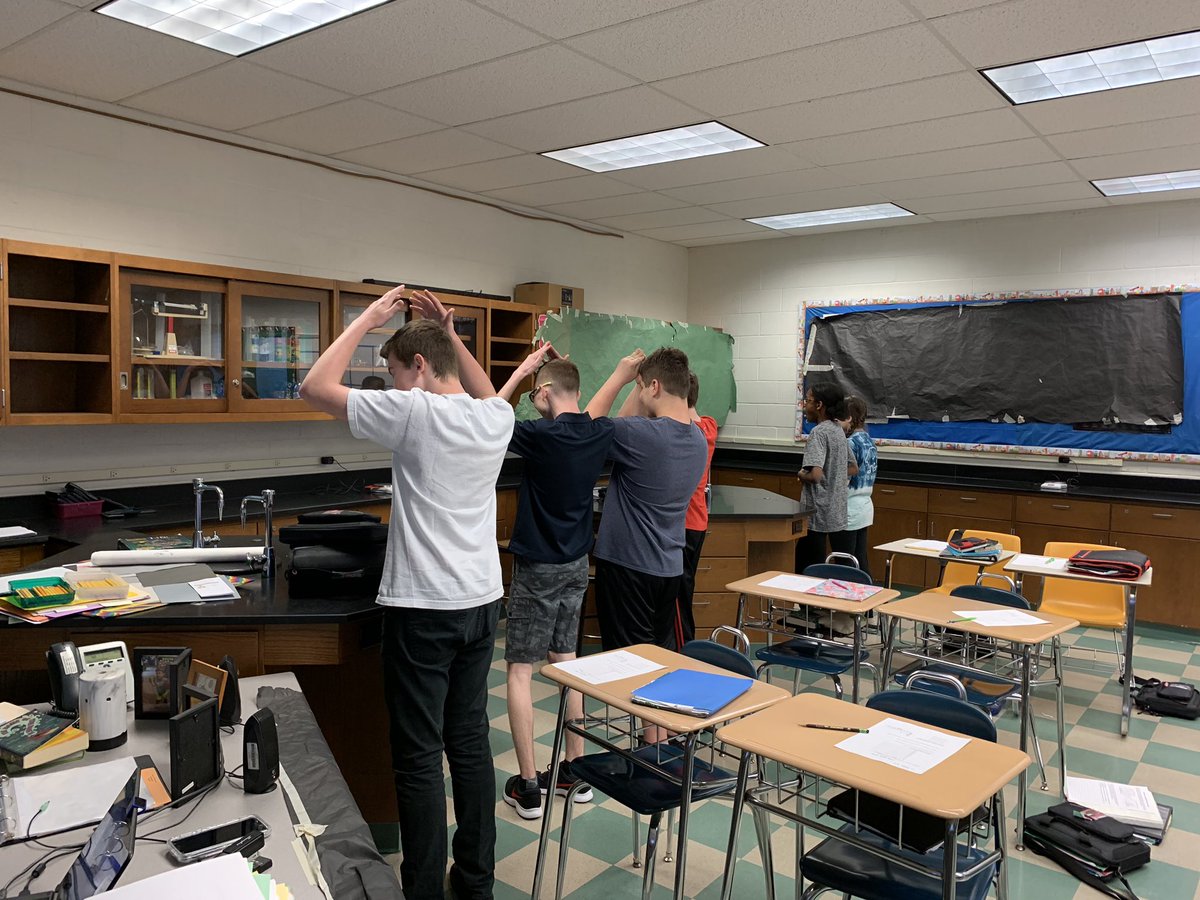 MrsNolanCCMS's tweet image. This may look like chaos but #mariners learned about carrying capacity by modeling how animal populations can change based on available resources. 🦌💦🍎🏠#learnbyexample #activescience #falconpride #scienceallday