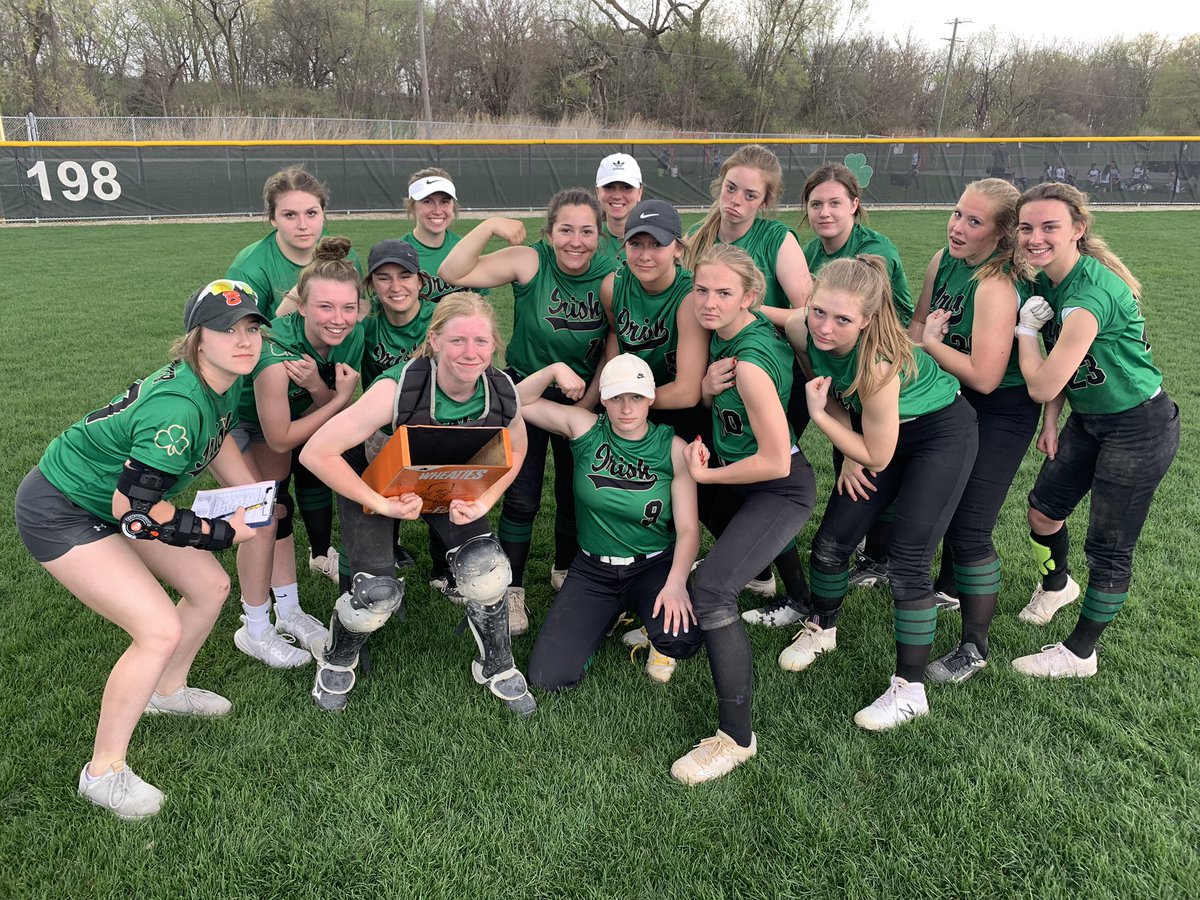 IrishSoftball19's tweet image. Irish take down rival coal city 8-5 behind some clutch 2 out hitting from Madi Mino, #respectthepower Zoe hougas &amp;amp; Cassidy Draves. The freshman are stepping up for the Irish who look to continue to build upon a 19-3 season. Draves does yard work again, milkshake debt increases...