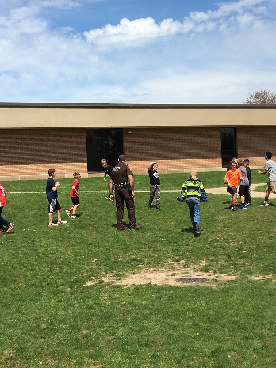 Love watching the resource officer interact with our kids! <a href="/CPElem/">Clinton Prairie Elem</a>