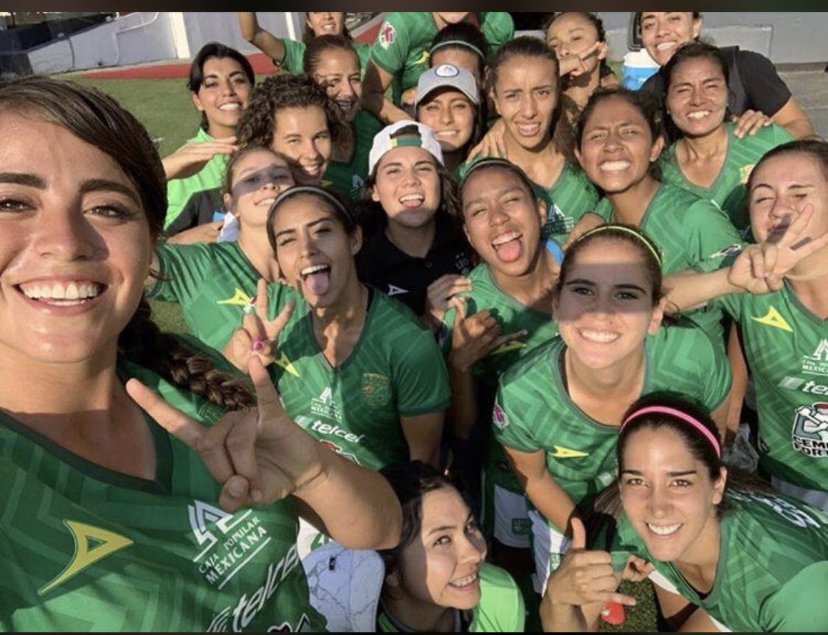 joselyn_RC16's tweet photo. Gracias dios por tanto🙏🏽
Estamos en liguilla🦁⚽️
#RugeConEllas 
#SerFieraEsUnOrgullo https://t.co/EGSx4wVruC