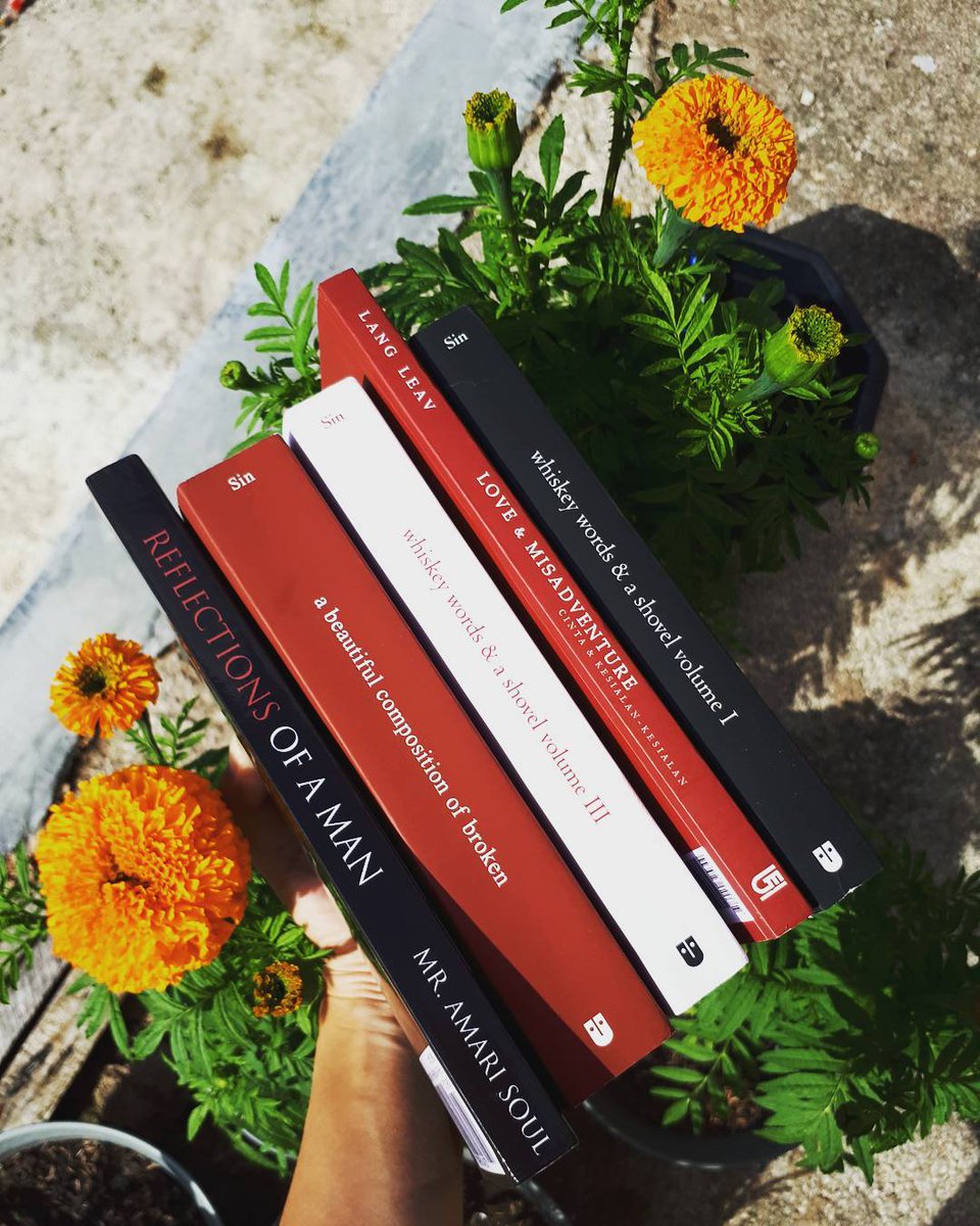 Read enough books so one day you'll understand that women don't need to just stay in the kitchen

#HariBukuSedunia
#WorldBookDay