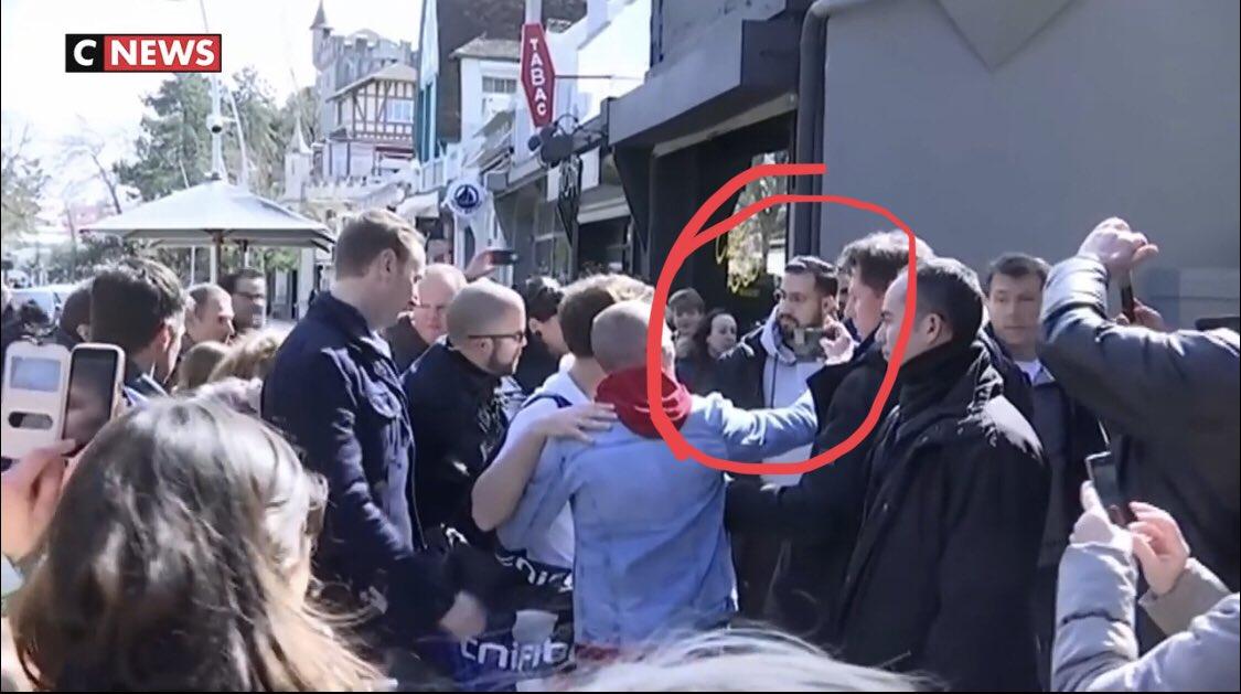 Sersnow3's tweet photo. @CNEWS au calme qui manipule les gens avec de vieilles images recyclées pour nous faire croire qu'Au Touquet il y a foule pour macron. 
Benalla de retour ?

AHAHAHAHAHA UNE BELLE BANDE DE BRANLEURS CES CORROMPUS !

#giletsjaunes
#CnewsGate
#Benalla 
#GaspardGlanz https://t.co/z8tXeXEHnT