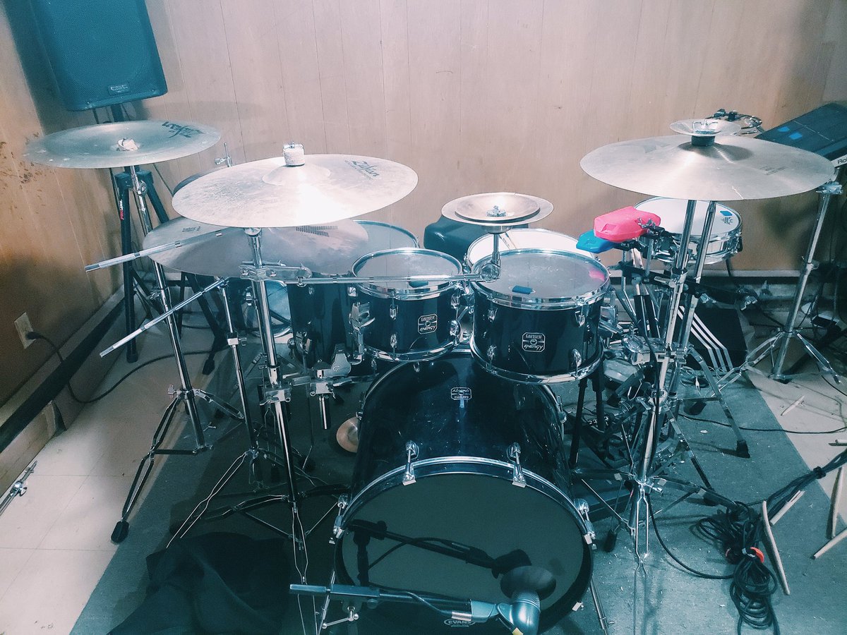 ChrisSpousta's tweet photo. Finally planted the throne in PA, brand new studio B! Second is my equally beloved studio A. Stay tuned for more @THRILLCHSR
#drumsdrumsdrums #drummer #thrillchaser https://t.co/ohjZgEllpo