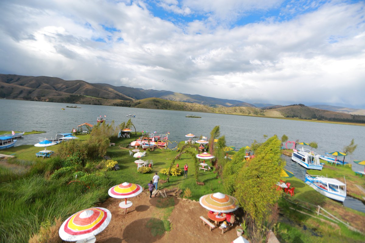 DisparoDigital1's tweet photo. #DisparoCurioso La Laguna de Paca, ubicada en la provincia de Jauja, tiene muchas leyendas, una de ellas cuenta que en el fondo de sus aguas se encuentran llamas con cargamentos de oro y plata, lanzadas por los súbditos del Inca Atahualpa. https://t.co/I5m0BXT8LK