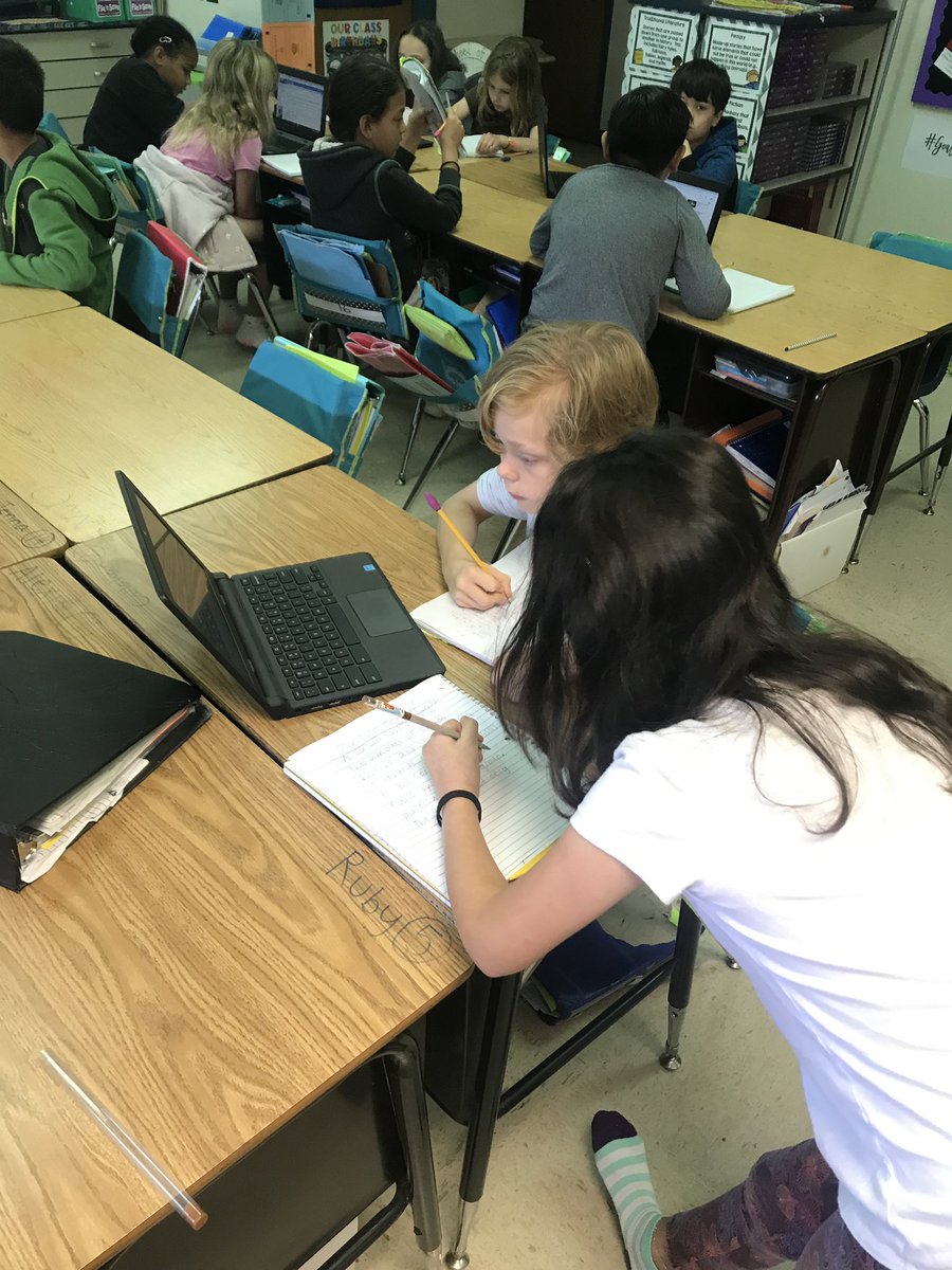 MrsCrockerRocks's tweet photo. Researching all there is to know about the carbon footprint!         👣🌏👣🌎👣🌍👣🌏👣🌎👣 #AISDGreen @AustinISDGreen @BooneBears https://t.co/4OWu2lIDNP