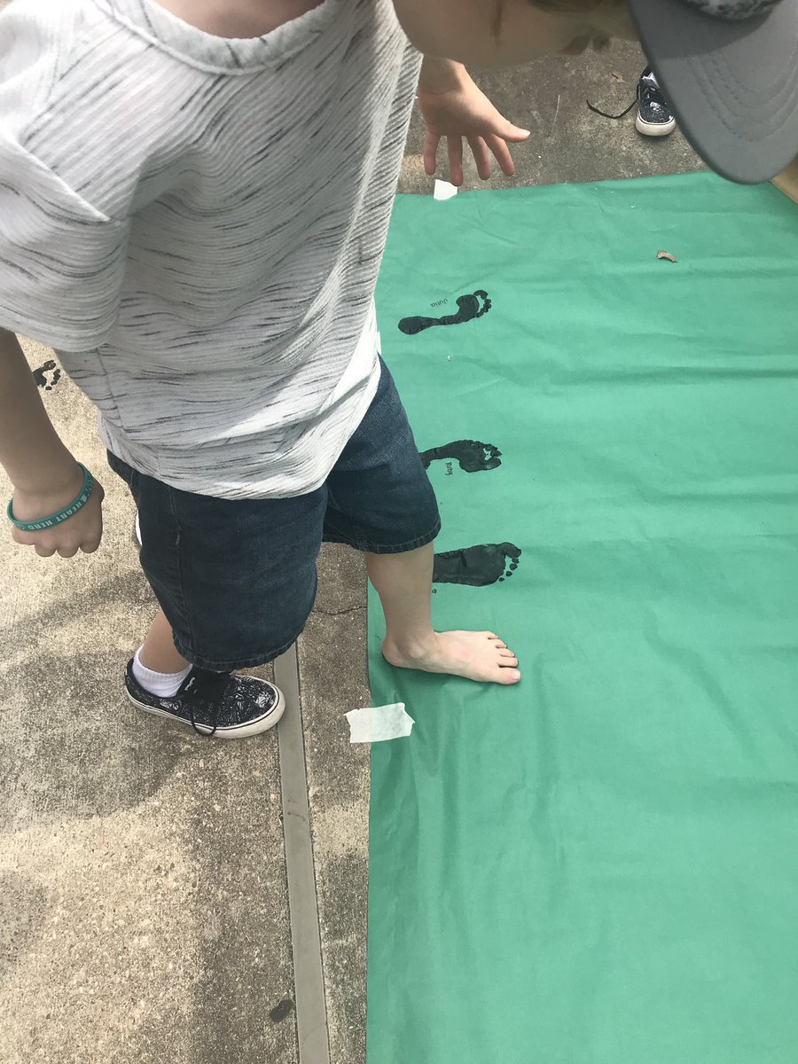 MrsCrockerRocks's tweet photo. Researching all there is to know about the carbon footprint!         👣🌏👣🌎👣🌍👣🌏👣🌎👣 #AISDGreen @AustinISDGreen @BooneBears https://t.co/4OWu2lIDNP