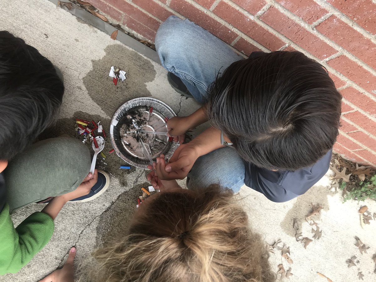 MrsCrockerRocks's tweet photo. Trying to clean the polluted water. It’s pretty challenging, if not impossible. #AISDGreen @AustinISDGreen @BooneBears #EarthDay2019 #EarthDayIsEveryDay https://t.co/RsgRM2tq0r