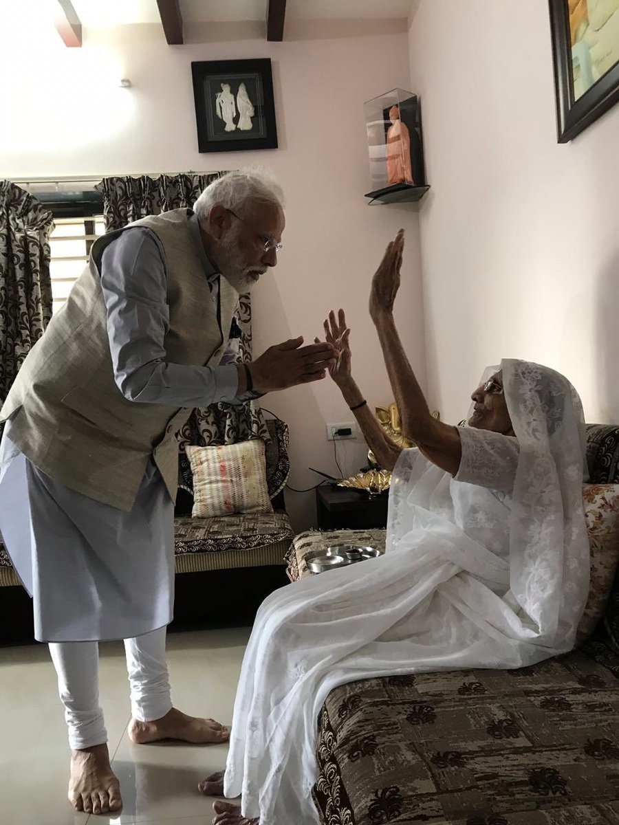 anjanaomkashyap's tweet photo. वोट डालने से पहले माँ से मिले प्रधानमंत्री नरेंद्र मोदी । https://t.co/kieMdfyPya