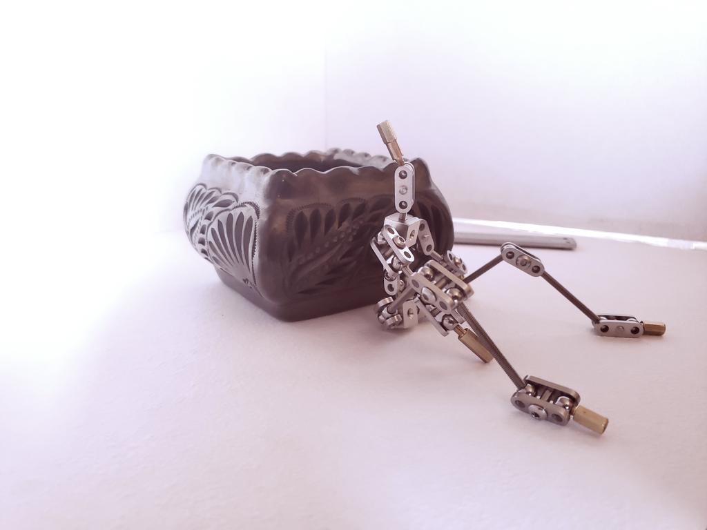 ArtJointed's tweet image. It&apos;s a new dawn, it&apos;s a new day

#StopMotion 
#armature 
#modibot