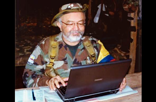 Fennix73's tweet image. 23. Uy qué pena con uds, pero se me iba pasando 2 cosas bien importantes de Leonidas Bustos y @raprig me hace caer en cuenta.

Bustos fue de los que desestimaron los PCs de Raul Reyes y además se inventó la loca tesis de que el narcotráfico era un delito conexo.

#JEPSinVISA