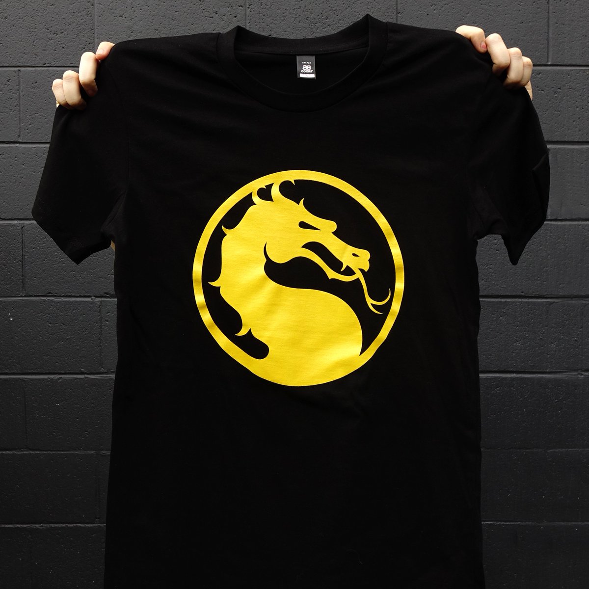 ThePrintBar's tweet photo. Get ready for the arena 🐉 Official merch for @mortalkombat #MK11 https://t.co/uSz2mzHdQ0