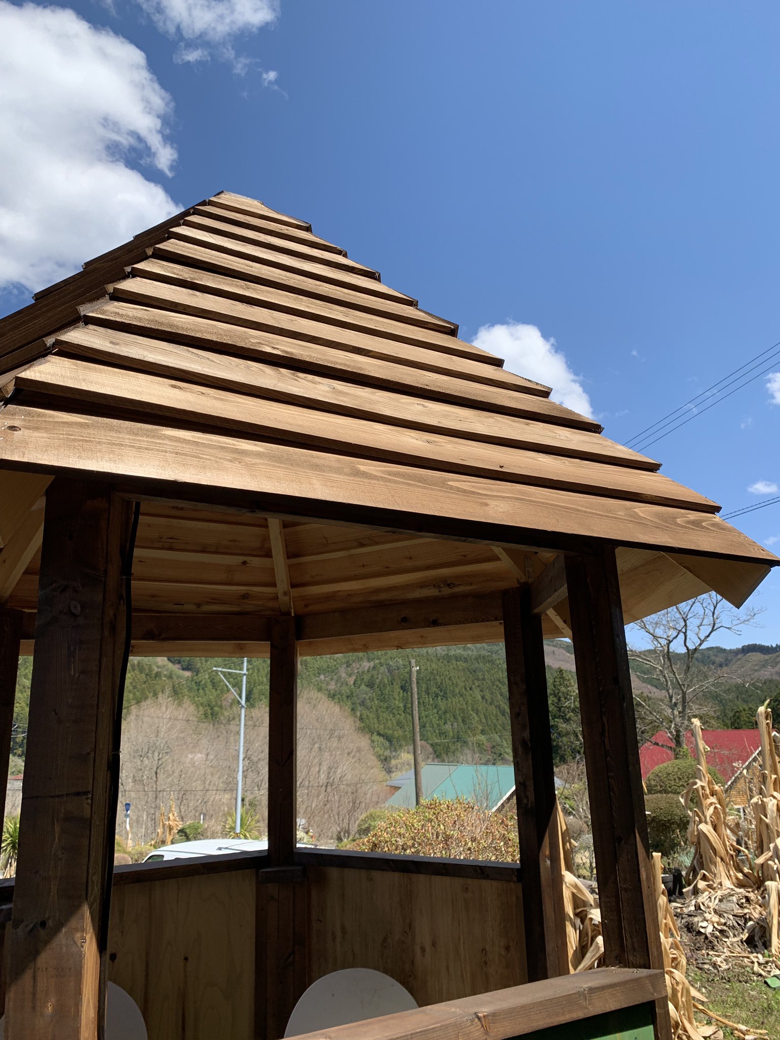 Burnsllc ガゼボ で過ごすのが気持ちよくて建てて良かった ありがとうございますと聞くととても嬉しい気持ちになります 本当にガゼボの空間は気持ちが良いのです いつも見てるお庭も視点が変わって信じられないくらい違うお庭になりますよ ガゼボ ガゼボ