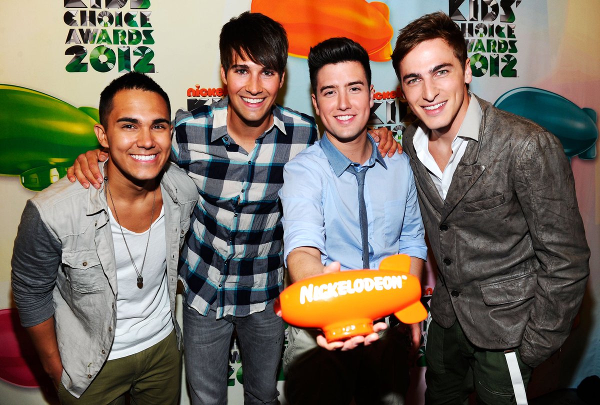 CamiRusher44's tweet photo. for them maybe they were just awards for their work, for us it was a sign of our love and support #BigTimeRush #BigTimeReturn #BigNight #AnyKindOfGuyStreamParty #RushersWeAreHere @HeffronDrive @TheCarlosPena @1LoganHenderson @jamesmaslow @bigtimerush https://t.co/SEwoeK0QOV