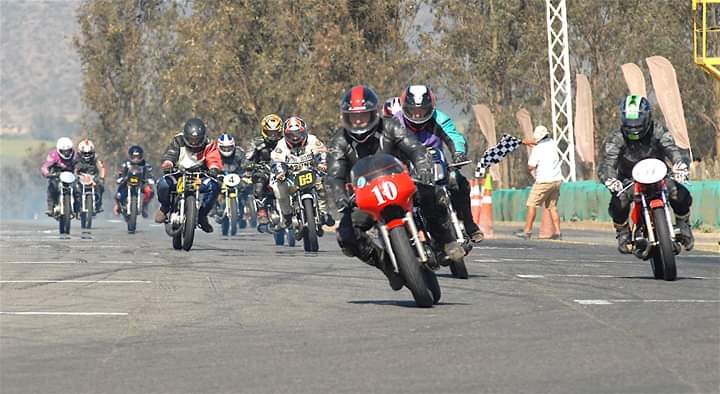 FamiliaPais's tweet photo. #Chile Se viene una nueva fecha de las carreras de Motos Clásicas este 12 de Mayo a partir de las 9 am.
Link de inscripción: https://t.co/h8xV09Jj14 #NotodoesFutbolenChile @ https://t.co/A09eJ8UhPt