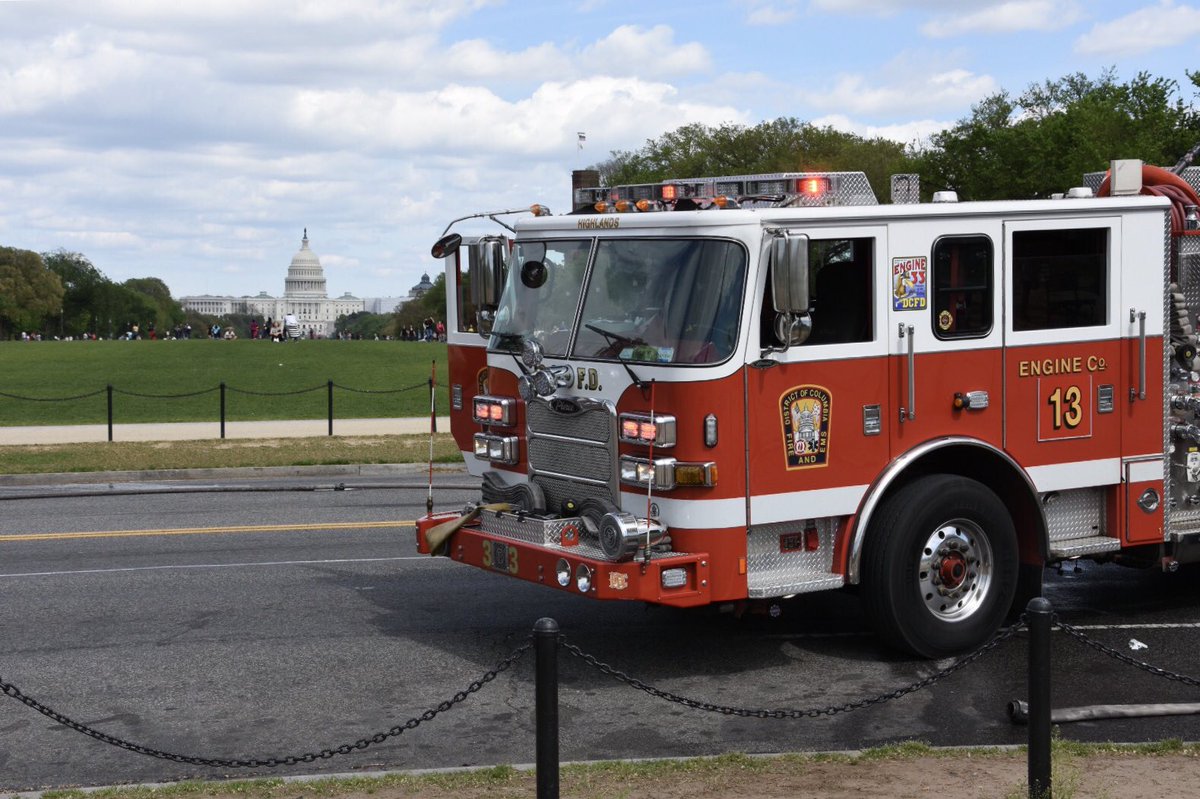 bosbrandweer's tweet image. Vandaag dag 1 van onze studiereis naar de USA 🇺🇸 vandaag stond een bezoek aan #washington op de planning waar wij ook de collega’s van @DCFD #engine13 &amp;amp; #engine23 in actie hebben gezien. Morgen gaan wij op bezoek het formalige korps van onze #tiller @aetnafire (c)@PatriesEde