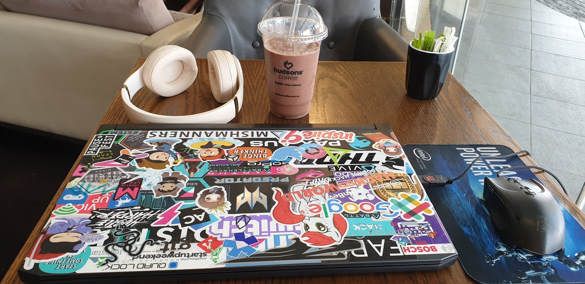 MishManners's tweet image. Now we&apos;re really into the minimalist setup! 🥤🎧📱💻🖱 what&apos;s your bare minimum? I still like to have a mouse with me

#tech #setup #workonthego #workanywhere #worklifebalance #work #Albury #nointernet #business #businesswoman