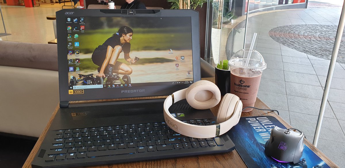 MishManners's tweet image. Now we&apos;re really into the minimalist setup! 🥤🎧📱💻🖱 what&apos;s your bare minimum? I still like to have a mouse with me

#tech #setup #workonthego #workanywhere #worklifebalance #work #Albury #nointernet #business #businesswoman