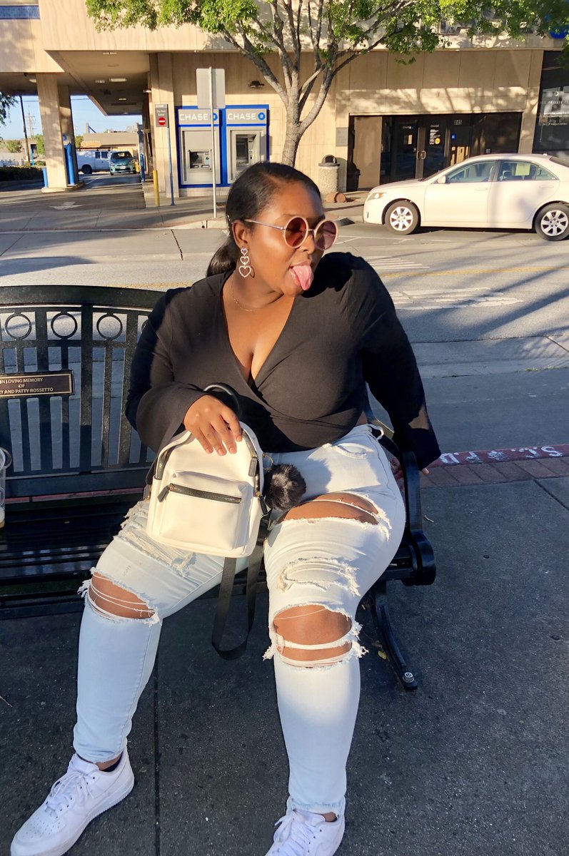 Takaratataa's tweet photo. A lil Melanin for your Monday https://t.co/CuujGMGEOA