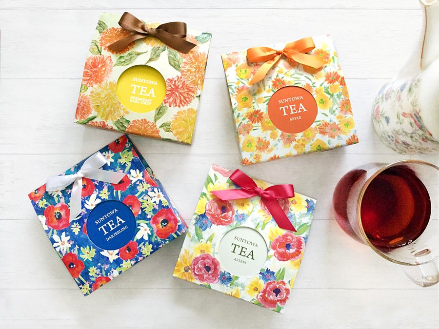 オオカワ アヤ イラストレーター 昨日反響のあった新発売の紅茶 Blomma に続き Afternoontea Livingなどで商品を多数展開する 株 陶和様の新ブランドsuntowa サントワ より第二弾 Daintea デインティー が新発売です 高級感ある花イラストを