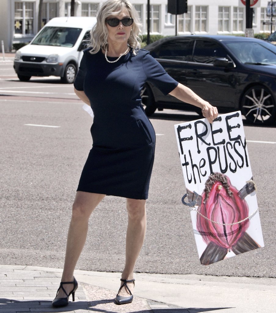 SWOPTampa's tweet image. Favorite sign. 

Made and modeled by @LivingDeadWhore

#juststopthearrests
#HelpNotHandCuffs 
#sexworkiswork #listentosexworkers #handcuffsareNEVERrescue @swopbehindbars @SWOPOrlando