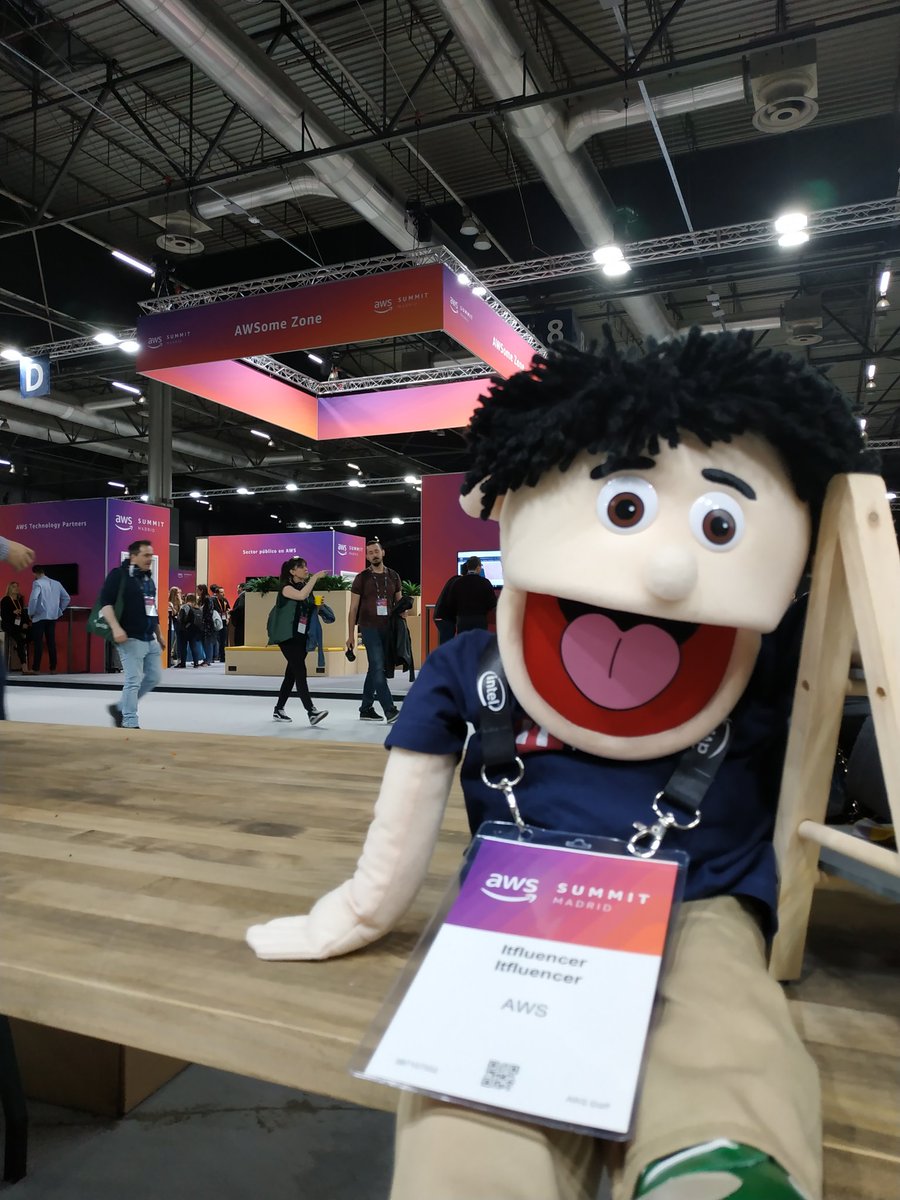 ITfluencer's tweet image. Contento y exhausto tras un día lleno de interesantes conferencias en el #AWSSummit Seguro nos volvemos a ver en el mes de los eventos IT. Fdo: #ITfluencer @awscloud_es @ITfluence_es