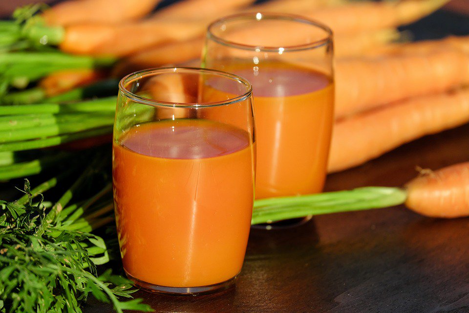 SharpHomeUSA's tweet photo. Besides all the benefits of drinking carrot #juice, you can add a fruity twist to make it a #mindful morning drink! https://t.co/fPTEsLWcIs #SimplyBetterLiving #SharpLiving https://t.co/Q1MLl36fQY