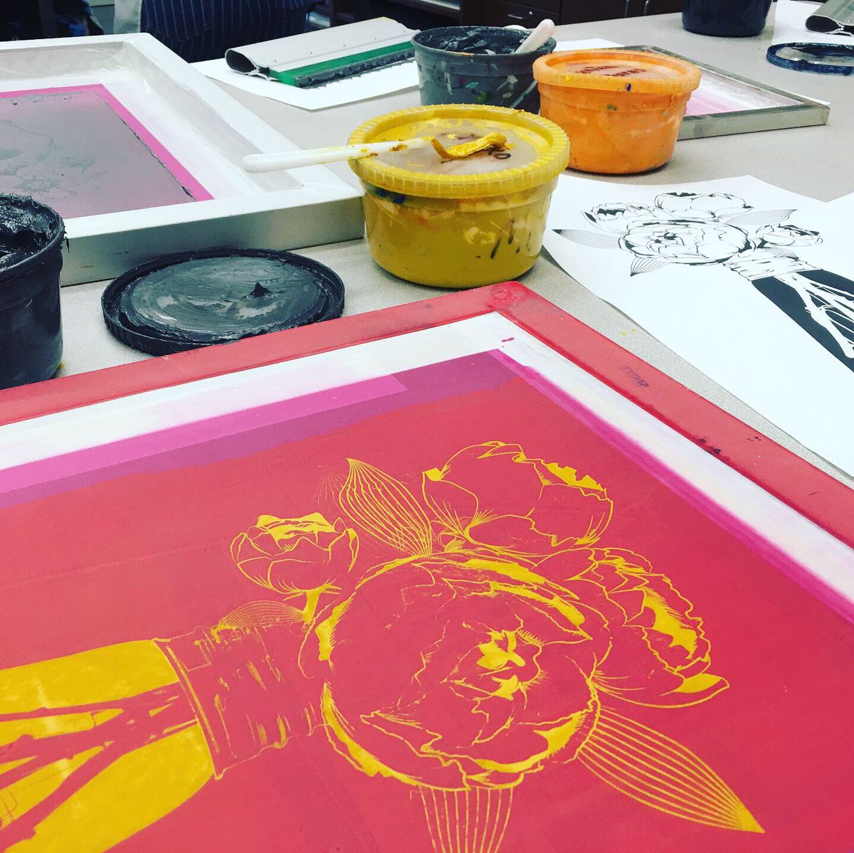 MsKaeding's tweet photo. Screen printing illustrations today!!!! #favorite #project #ever #arteducation https://t.co/8I4Aa8SdXD