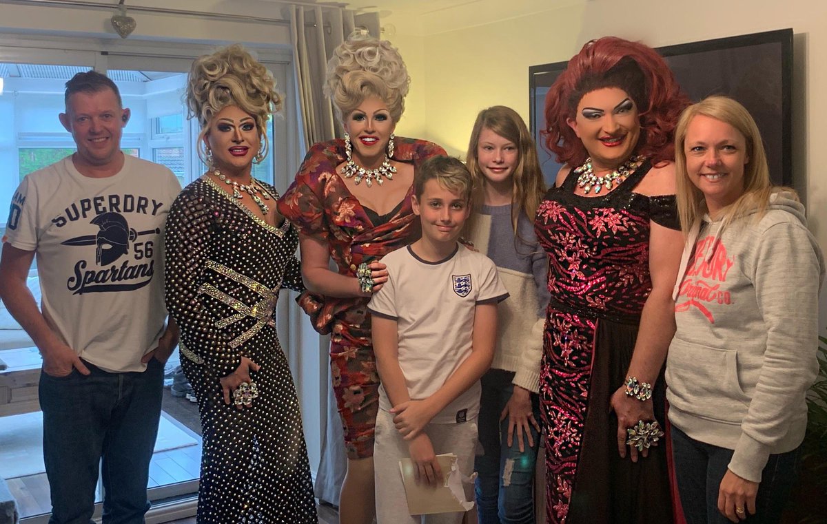 AngelTrust2's tweet photo. Last night Angel Trust Ambassadors Tess Tickle and the Dragettes along with CEO Clair made a special surprise visit to 14 year old Mia and her family.

Read the full story on our FB

The work we do isn't possible without your support!!👼✨💛 #angeltrust #supportinglocalpeople https://t.co/i4bC7xx9RI